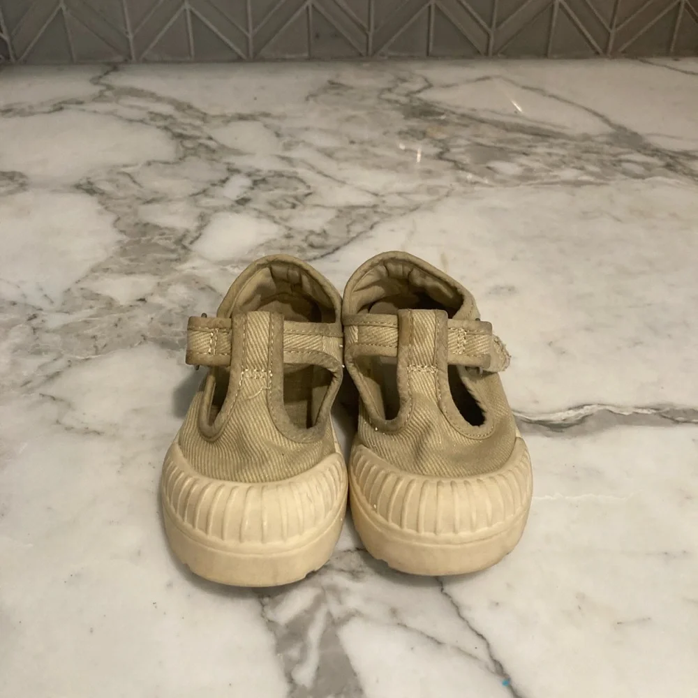 $13 ADD ON Zara Baby Cream Strap Velcro Sneakers 5.5c h&m vans‎ converse adidas